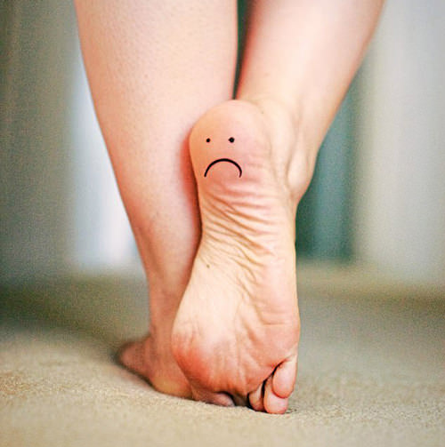Zakaj je koža na stopalih po poletju tako suha?